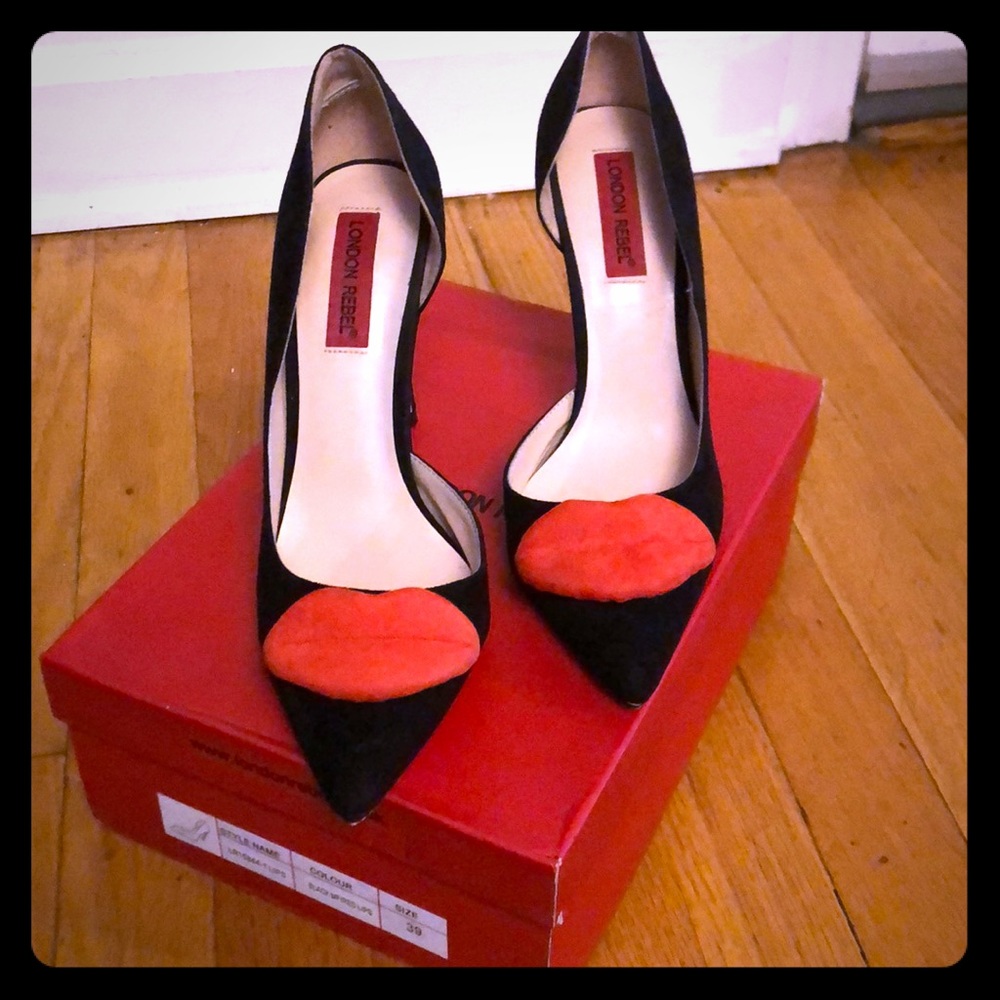Pump black heels